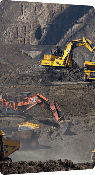 Bagger bei der Arbeit in einem Tagebau