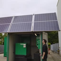 Hybrid-Generator-Installation an einem abgelegenen Standort